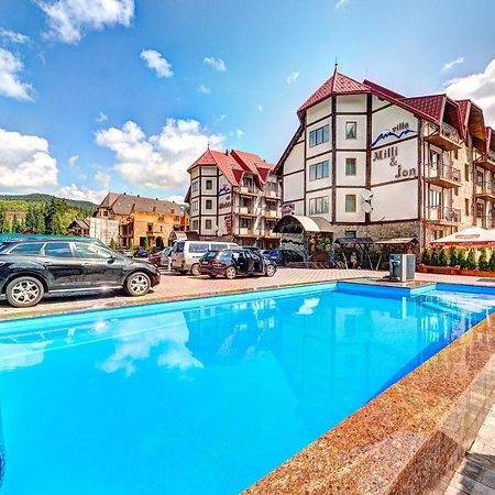 Milli & Jon Hotel Bukovel Exterior photo